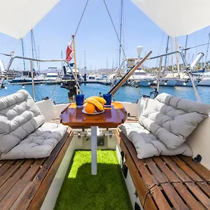 https://seaside-chill-out-stay-on-a-sail-yacht.in-canary-islands.com